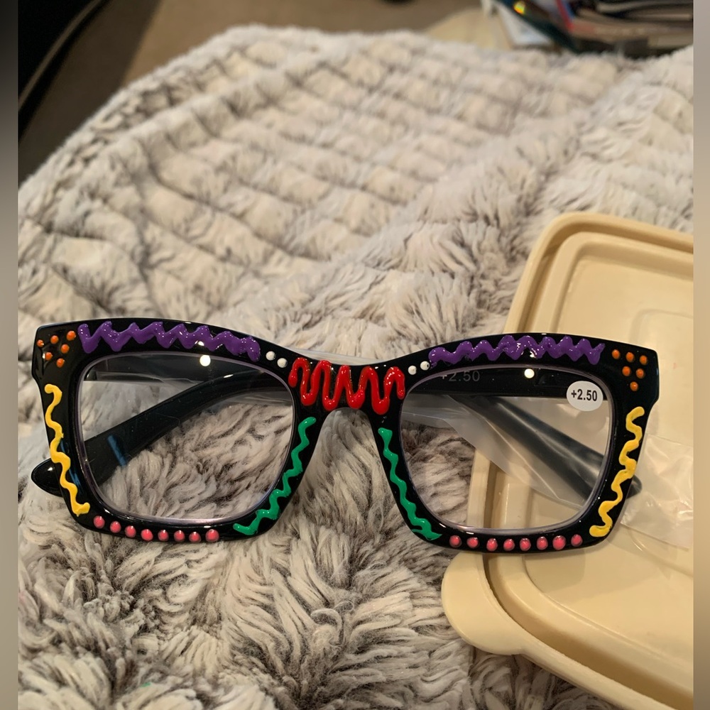 HANDPAINTED READERS